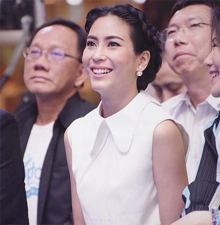 ทรงผมแสกกลางออกงานดารา ทรงผมแสกกลางออกงานดารา