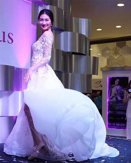 ทรงผมแสกกลางออกงานดารา ทรงผมแสกกลางออกงานดารา