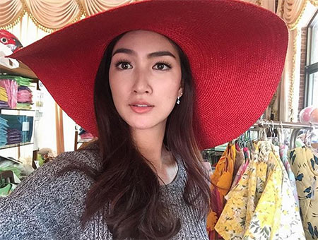 หมวกปีกกว้างดารา หมวกปีกกว้างดารา