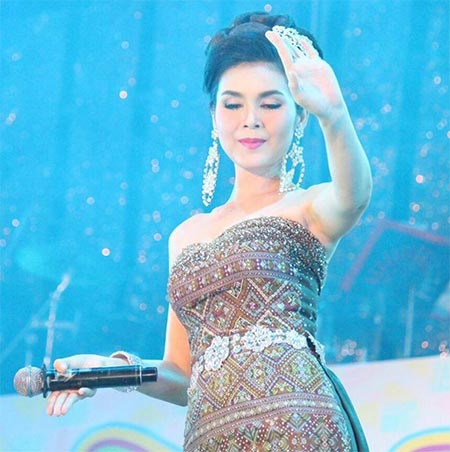 ชุดแสดงนักร้องลูกทุ่ง ชุดแสดงนักร้องลูกทุ่ง