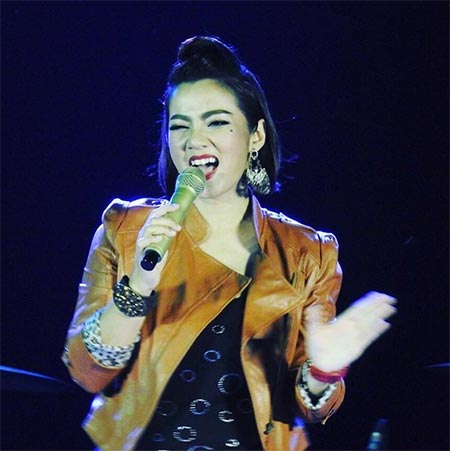 ชุดแสดงนักร้องลูกทุ่ง ชุดแสดงนักร้องลูกทุ่ง