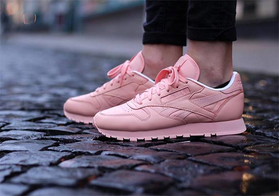 รองเท้าผ้าใบสีชมพู รองเท้าผ้าใบสีชมพู