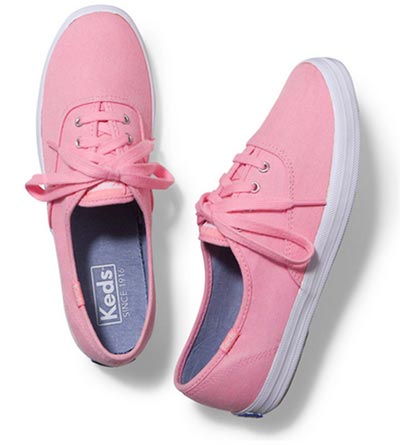 รองเท้าผ้าใบสีชมพู รองเท้าผ้าใบสีชมพู