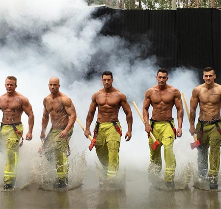 นักดับเพลิงถ่ายปฏิทินการกุศล นักดับเพลิงถ่ายปฏิทินการกุศล