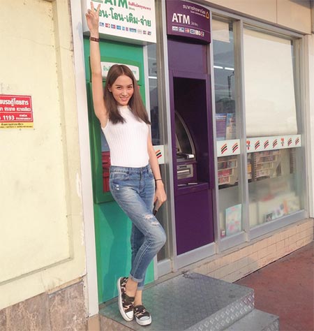 โม จิรัชยา โม จิรัชยา