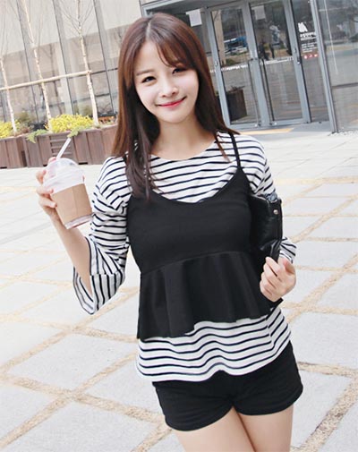 แฟชั่นสายเดี่ยวทับเสื้อยืด แฟชั่นสายเดี่ยวทับเสื้อยืด