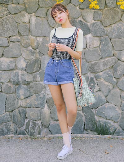 แฟชั่นสายเดี่ยวทับเสื้อยืด แฟชั่นสายเดี่ยวทับเสื้อยืด