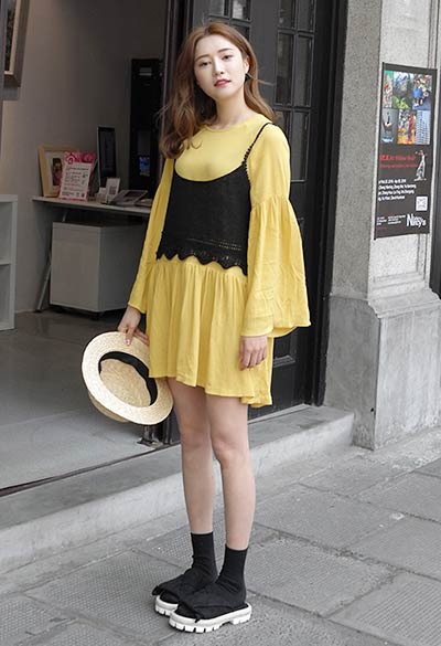 แฟชั่นสายเดี่ยวทับเสื้อยืด แฟชั่นสายเดี่ยวทับเสื้อยืด