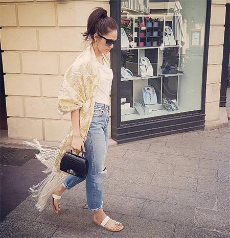 แฟชั่นเสื้อขาว กางเกงยีนส์ แฟชั่นเสื้อขาว กางเกงยีนส์