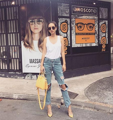 แฟชั่นเสื้อขาว กางเกงยีนส์ แฟชั่นเสื้อขาว กางเกงยีนส์