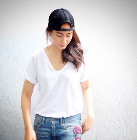 แฟชั่นเสื้อขาว กางเกงยีนส์ แฟชั่นเสื้อขาว กางเกงยีนส์