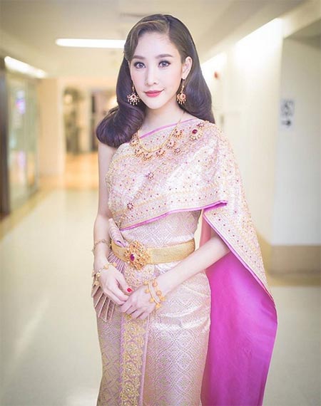 ดาราใส่ชุดไทย ดาราใส่ชุดไทย