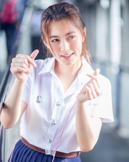 ดาราใส่ชุดนักศึกษา ดาราใส่ชุดนักศึกษา