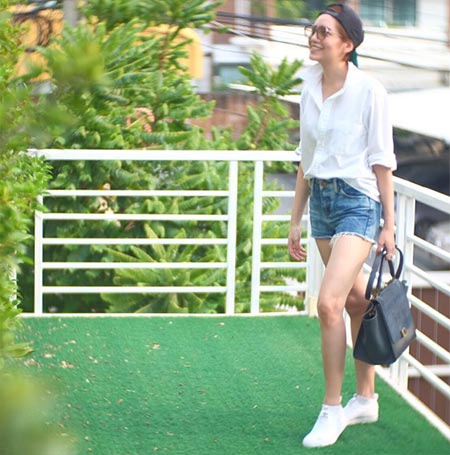 แฟชั่นเสื้อขาว กางเกงยีนส์ แฟชั่นเสื้อขาว กางเกงยีนส์