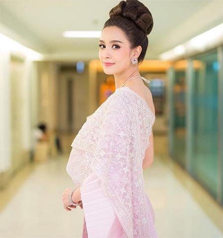 ดาราใส่ชุดไทย ดาราใส่ชุดไทย