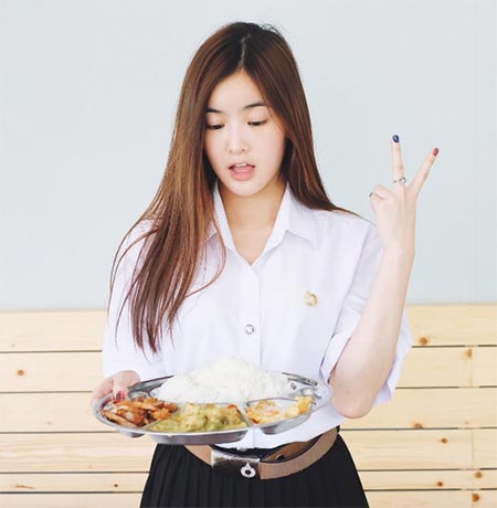 ดาราใส่ชุดนักศึกษา ดาราใส่ชุดนักศึกษา