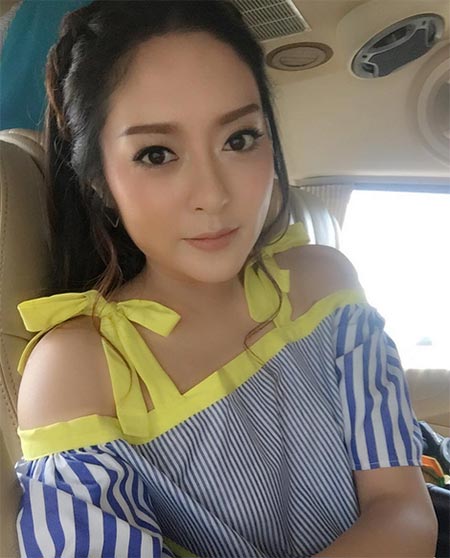 แก้มบุ๋ม แก้มบุ๋ม