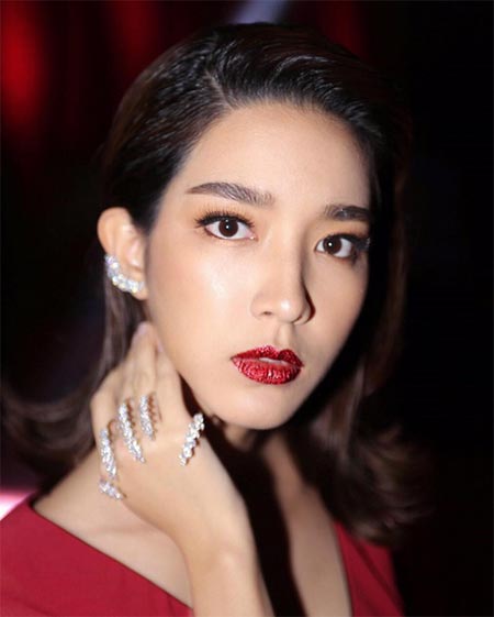 โม มนชนก โม มนชนก