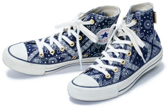 รองเท้าผ้าใบพิมพ์ลาย รองเท้าผ้าใบพิมพ์ลาย