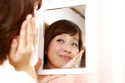 เครื่องสําอางที่ควรมีติดกระเป๋า เครื่องสําอางที่ควรมีติดกระเป๋า