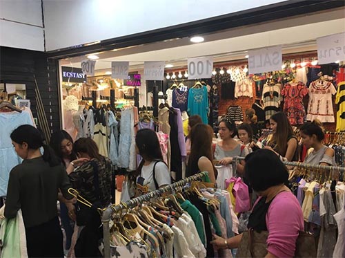 แหล่งซื้อเสื้อผ้าสีดำ แหล่งซื้อเสื้อผ้าสีดำ