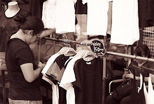 แหล่งซื้อเสื้อผ้าสีดำ แหล่งซื้อเสื้อผ้าสีดำ