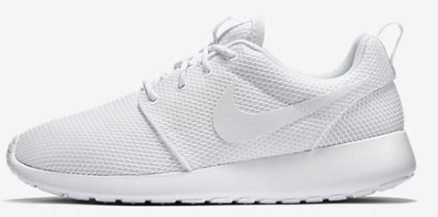 รองเท้าผ้าใบสีขาว รองเท้าผ้าใบสีขาว