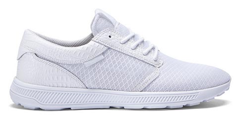 รองเท้าผ้าใบสีขาว รองเท้าผ้าใบสีขาว