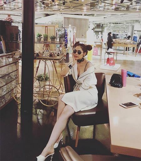 วิธีโพสท่าให้ขาเรียว วิธีโพสท่าให้ขาเรียว