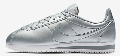 รองเท้าผ้าใบสีเงิน รองเท้าผ้าใบสีเงิน