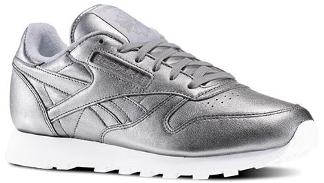 รองเท้าผ้าใบสีเงิน รองเท้าผ้าใบสีเงิน