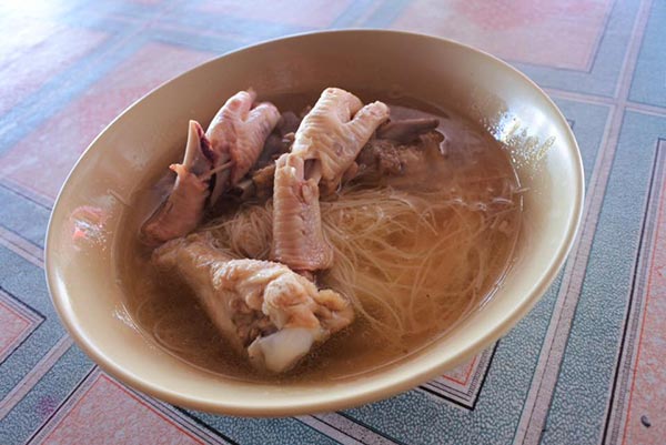 ก๋วยเตี๋ยวไก่ใต้โรงงิ้ว ก๋วยเตี๋ยวไก่ใต้โรงงิ้ว