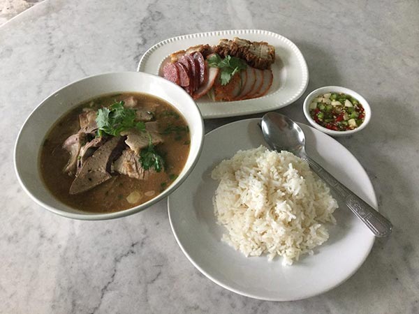 ร้านข้าวสตู เกียดฟั่ง ซาลาเปาลูกใหญ่ ร้านข้าวสตู เกียดฟั่ง ซาลาเปาลูกใหญ่