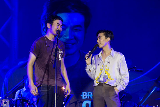 แสตมป์ อภิวัชร์ แสตมป์ อภิวัชร์