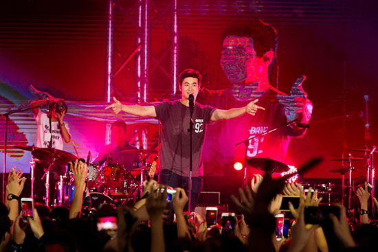 แสตมป์ อภิวัชร์ แสตมป์ อภิวัชร์