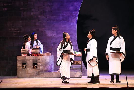 ม่านประเพณี ประกาศิตอาญาสวรรค์ ม่านประเพณี ประกาศิตอาญาสวรรค์