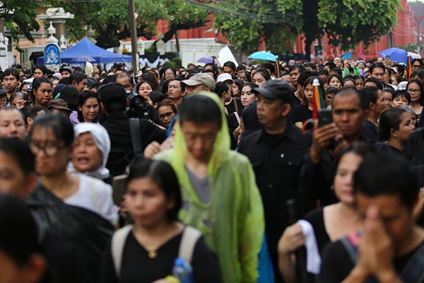 ถวายความอาลัยในหลวง ถวายความอาลัยในหลวง