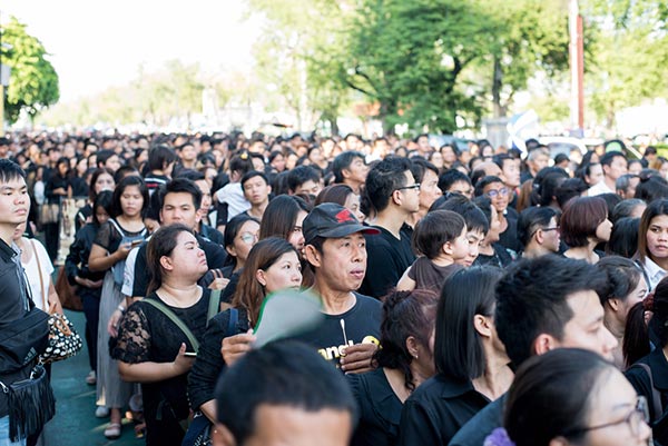 ถวายความอาลัยในหลวง ถวายความอาลัยในหลวง