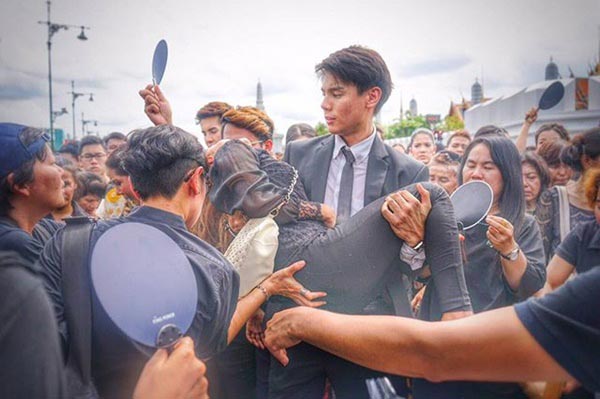 แบงค์ อาทิตย์ แบงค์ อาทิตย์