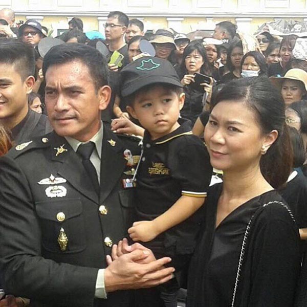 ผู้พันเบิร์ด ผู้พันเบิร์ด