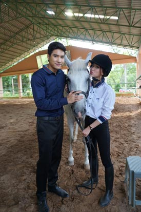 บัลลังก์หงส์ บัลลังก์หงส์