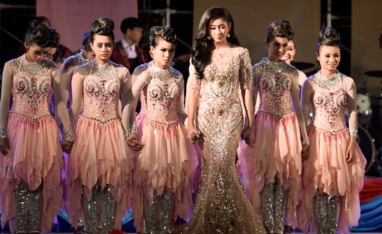 แพรว รัตนาพร MV เพลง อยากรู้ใจจัง แพรว รัตนาพร MV เพลง อยากรู้ใจจัง