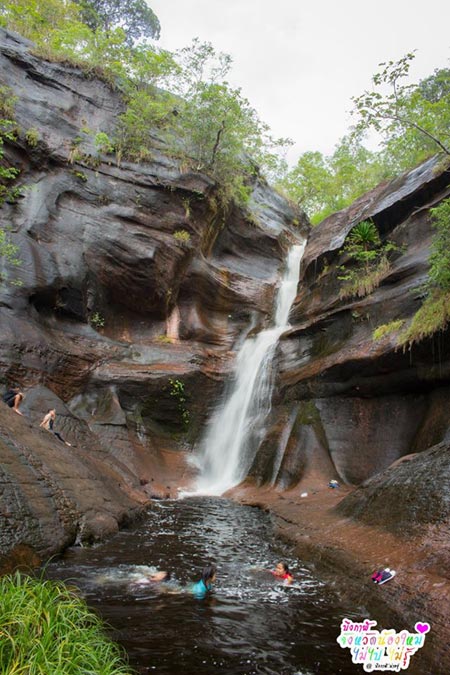 น้ำตกถ้ำฝุ่น น้ำตกถ้ำฝุ่น