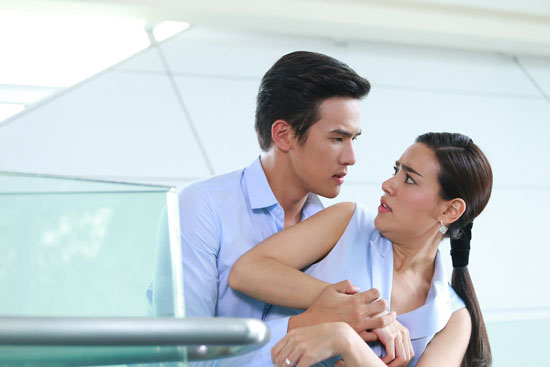 เพียงชายคนนี้ไม่ใช่ผู้วิเศษ เพียงชายคนนี้ไม่ใช่ผู้วิเศษ