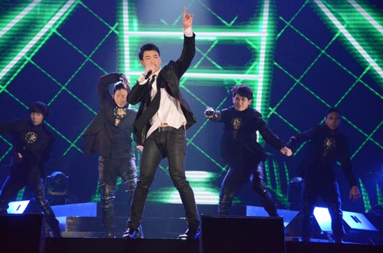 บี้ สุกฤษฎิ์ Love 10 ปีไม่มีหยุด บี้ สุกฤษฎิ์ Love 10 ปีไม่มีหยุด