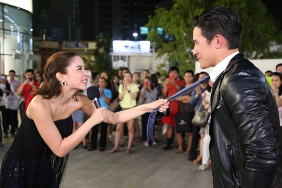 เพียงชายคนนี้ไม่ใช่ผู้วิเศษ เพียงชายคนนี้ไม่ใช่ผู้วิเศษ