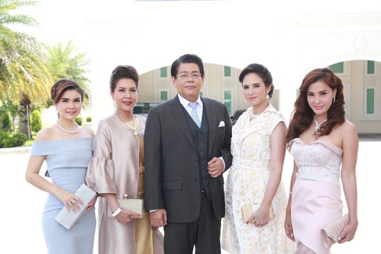 เพียงชายคนนี้ไม่ใช่ผู้วิเศษ เพียงชายคนนี้ไม่ใช่ผู้วิเศษ