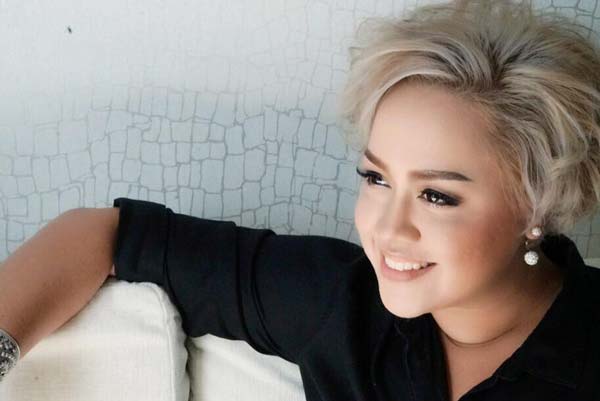 ลานนา คัมมินส์ ลานนา คัมมินส์