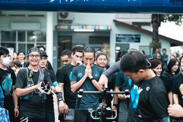 ก้าวคนละก้าว ก้าวคนละก้าว