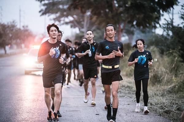 ก้าวคนละก้าว ก้าวคนละก้าว